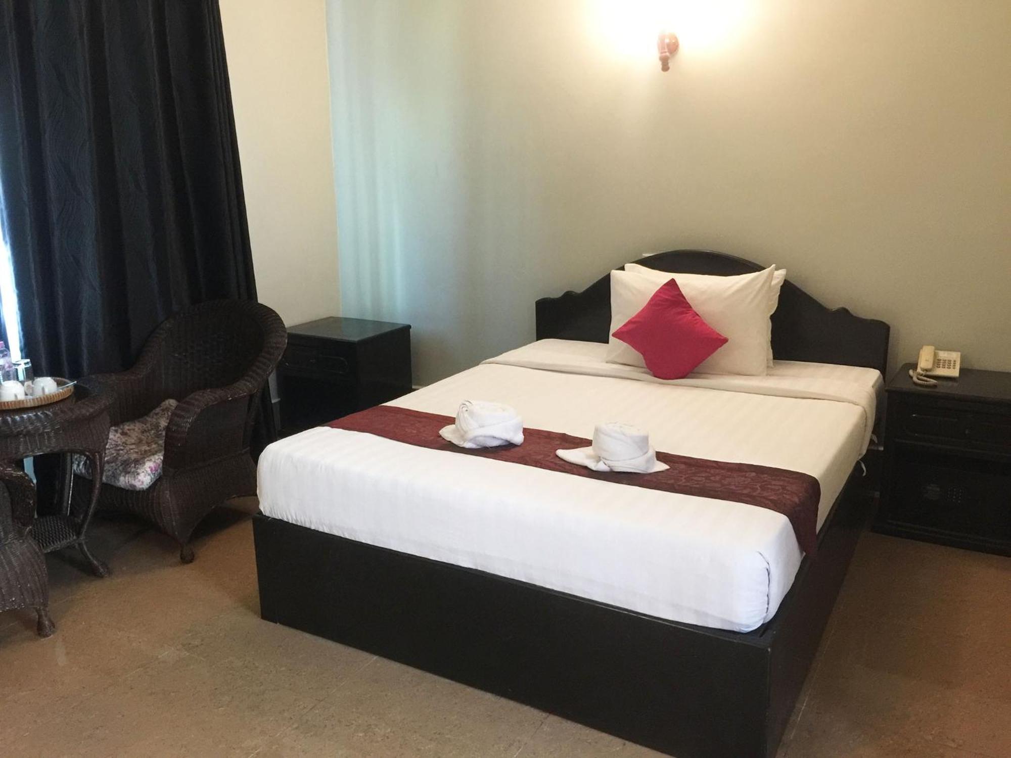 Central Night Hotel Сиемрип Экстерьер фото
